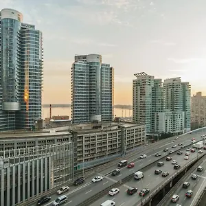 billion-dollar-2-bed-2-bath-cn-tower-view-parking.niagara-fallshotels.com/